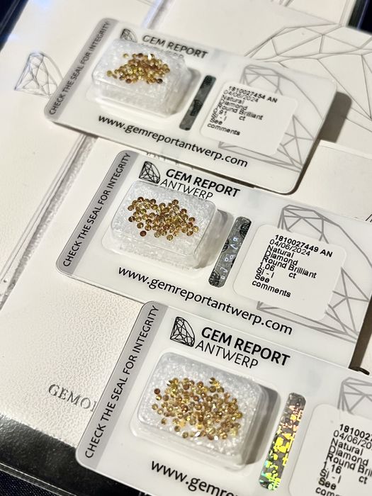 Lote de 213 diamantes naturais com total de 3.13 ct avaliados