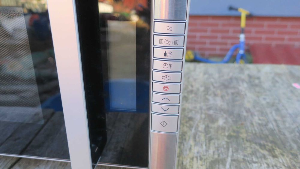 Kuchenka mikrofalowa Quigg MD16550 grill