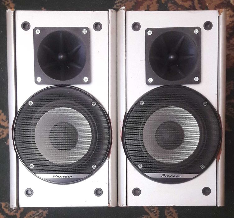 Колонки мониторные  с пъезоэлектрическими твиттерами.