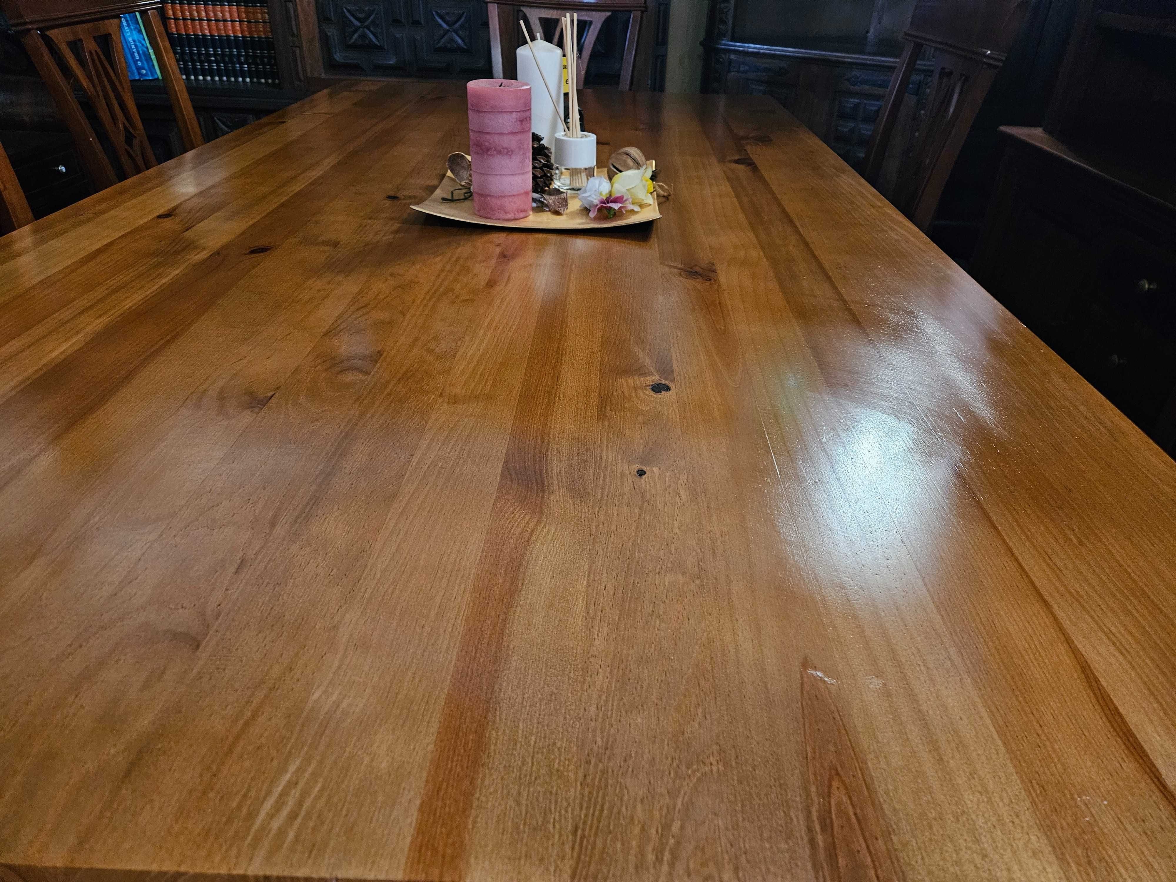 Mesa em madeira maciça - como nova - Só a mesa as
