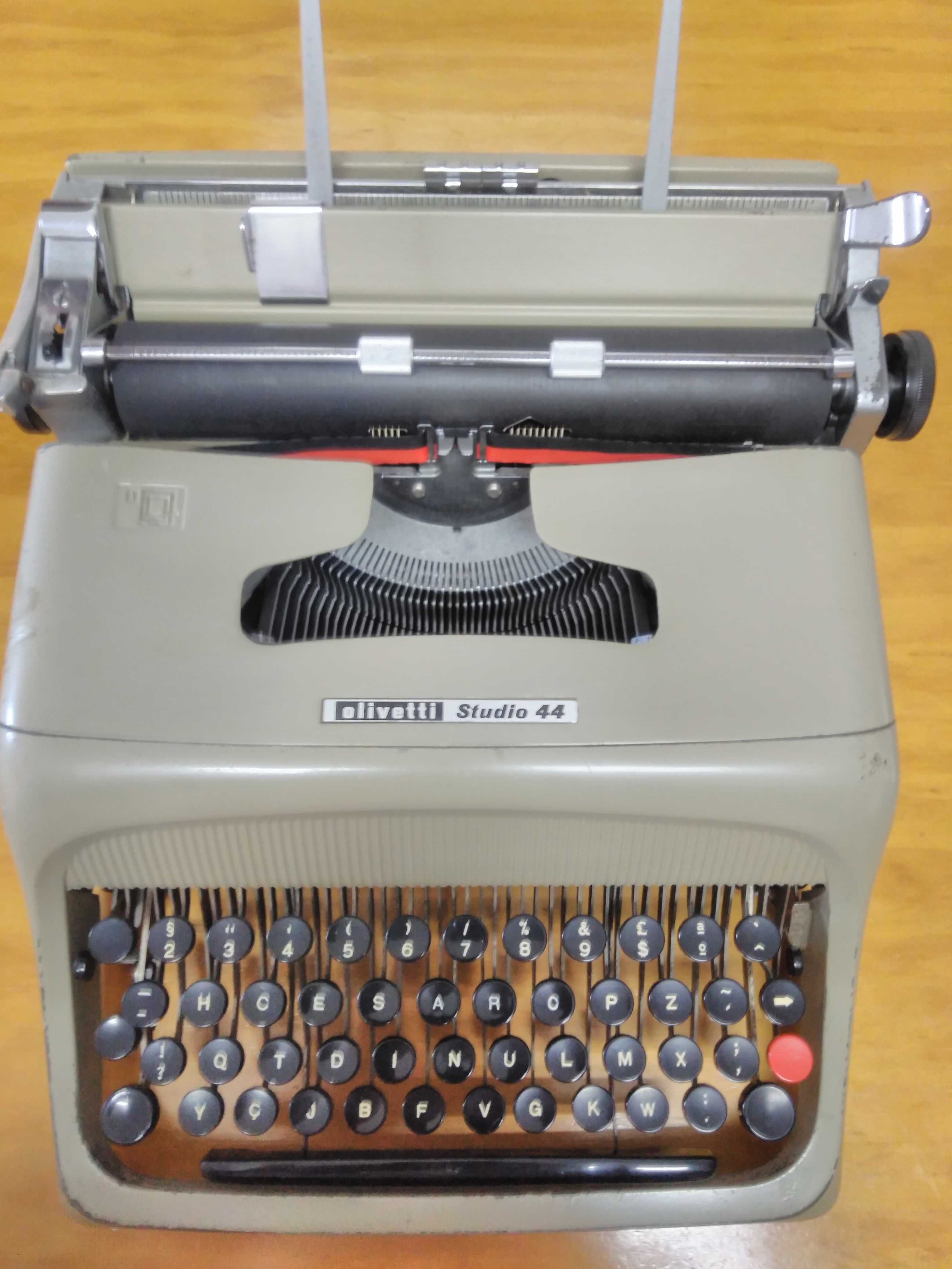 Máquina de escrever muito antiga
