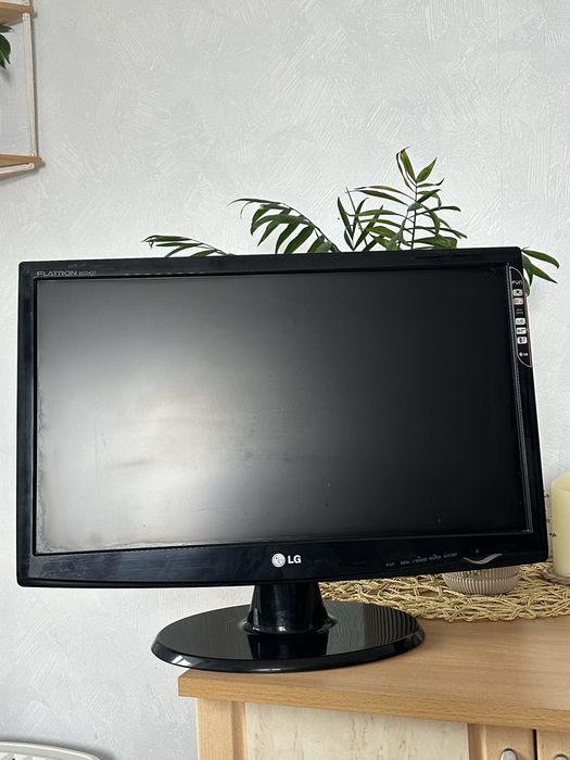 Монітор LG Flatron W2243T 22’