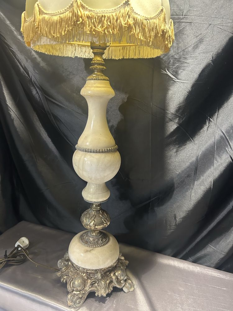 Lampa stołowa z marmuru i mosiądzu – klasyczna – wys. 82 cm z abażurem