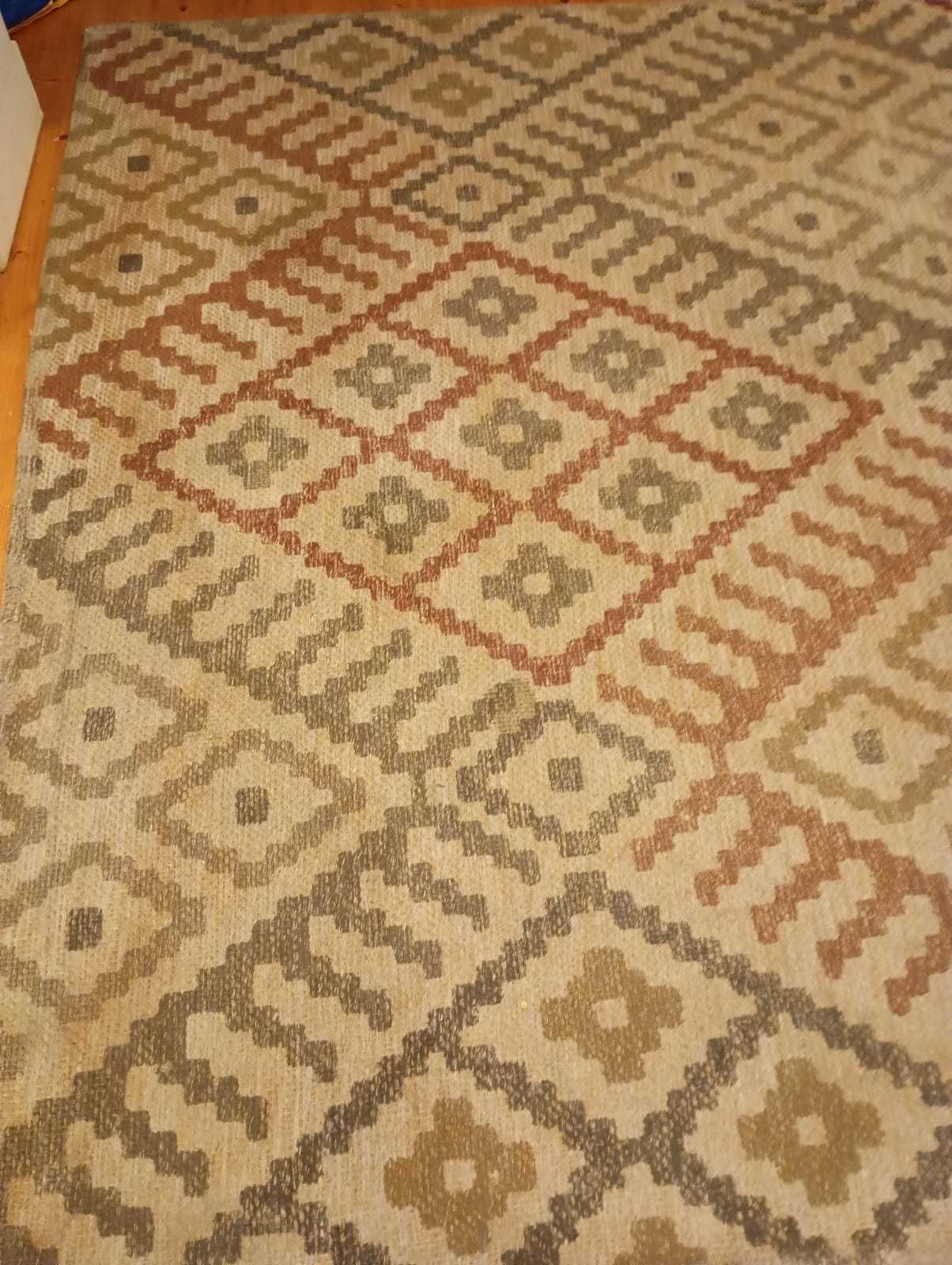 Vendo tapete com padrão
