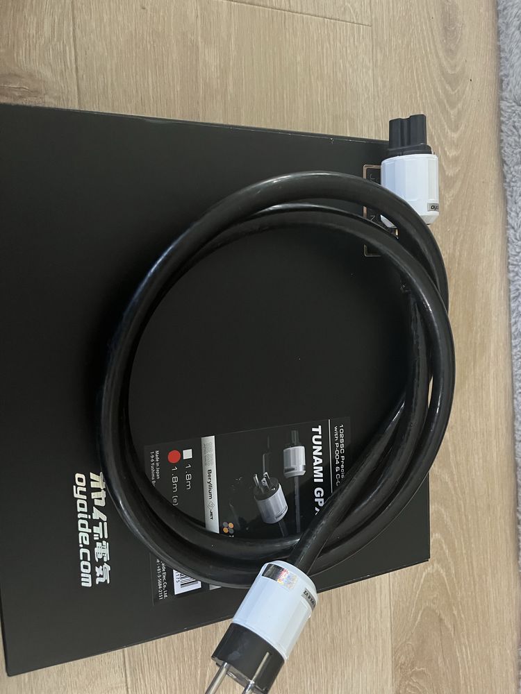Kabel zasilający Oyaide Tunami GPX-R V1