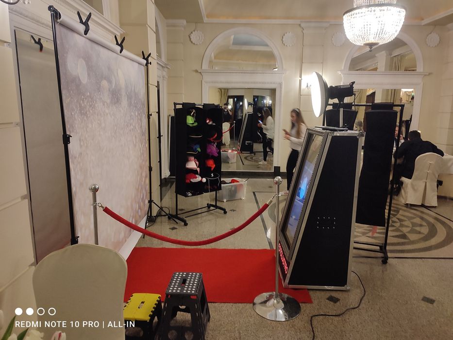 Atrakcje All-in fotobudka 360 fotolustro ciężki dym love miłość iskry