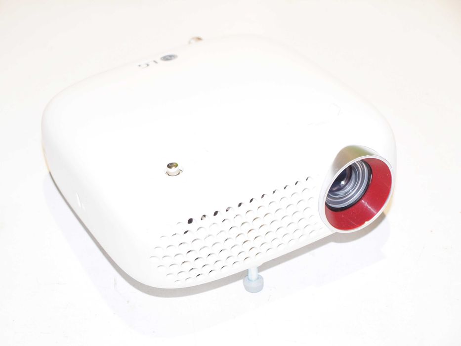 Портативний DLP LED проектор LG PW800 MiniBeam 800lm HD USB WiDi