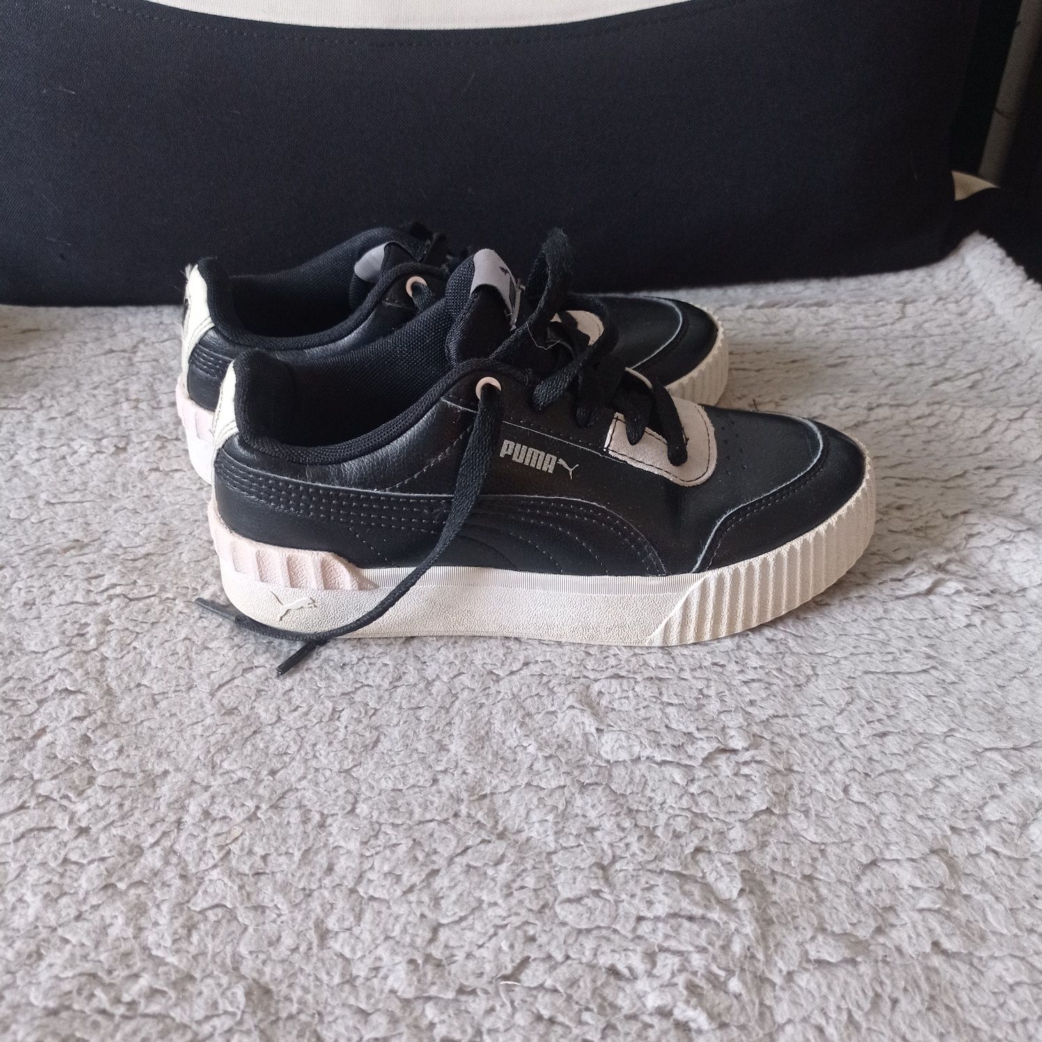 Buty, adidasy dziewczęce Puma carina rozmiar 35