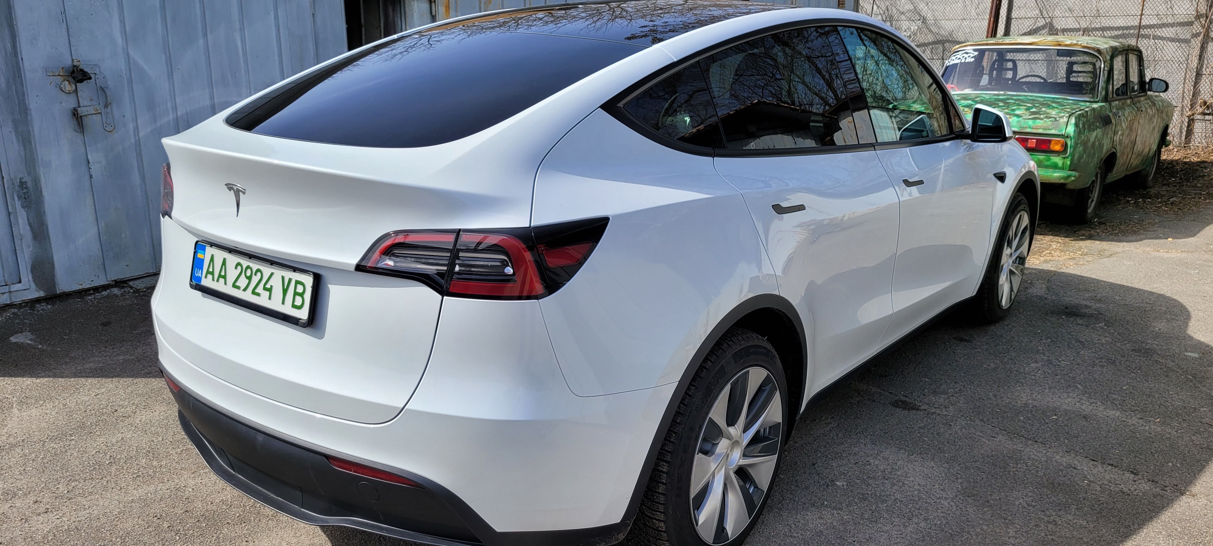 Tesla Model Y 2022 Європейська майже нова, гарантія