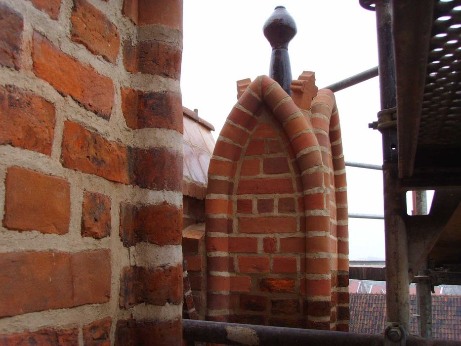 Kształtki ceglane – renowacje zabytków, gzymsy, łuki