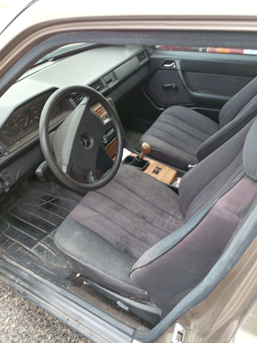 Mercedes  Benz 200d