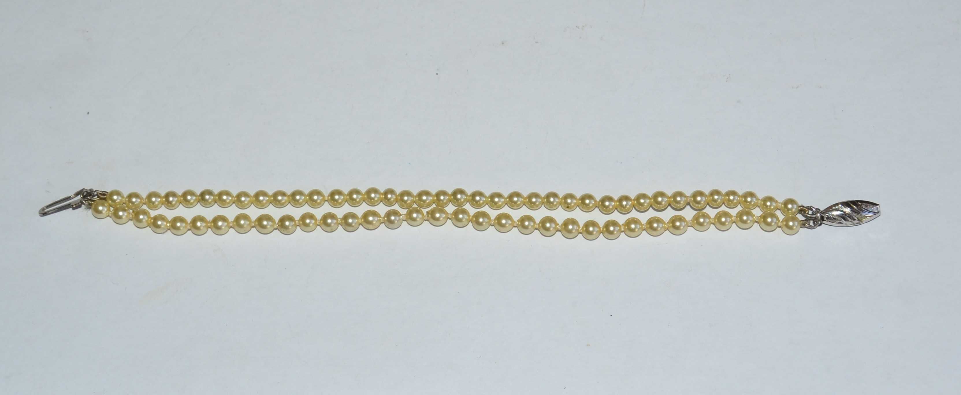 Bracelete Antiga com perolas  e fecho em prata