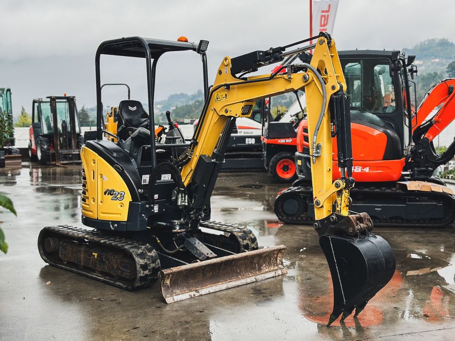 Mini-giratória YANMAR VIO 23-6 SEMI NOVA