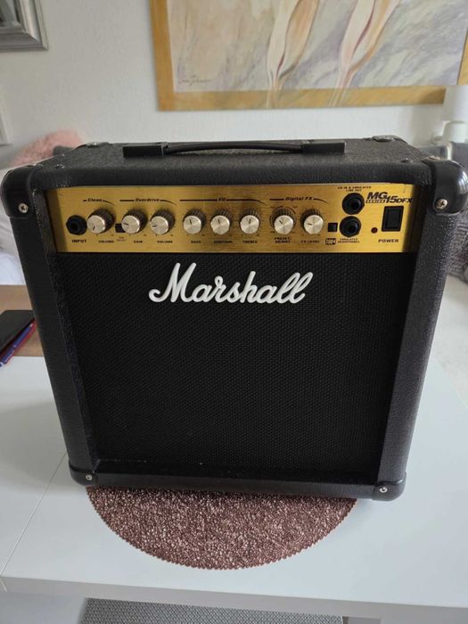 Sprzedam combo gitarowe Marshall 15 DFX W dobrym stanie z efektami.