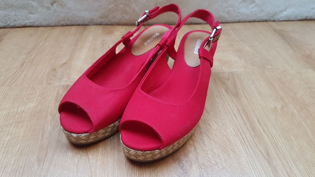 Eleganckie buty damskie na koturnie Graceland czerwone lekkie wygodne