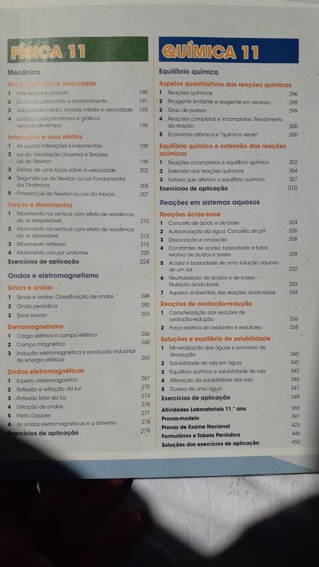 Livro preparação exame Física e Química