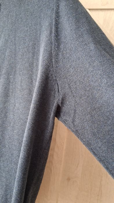 Sweter męski w serek