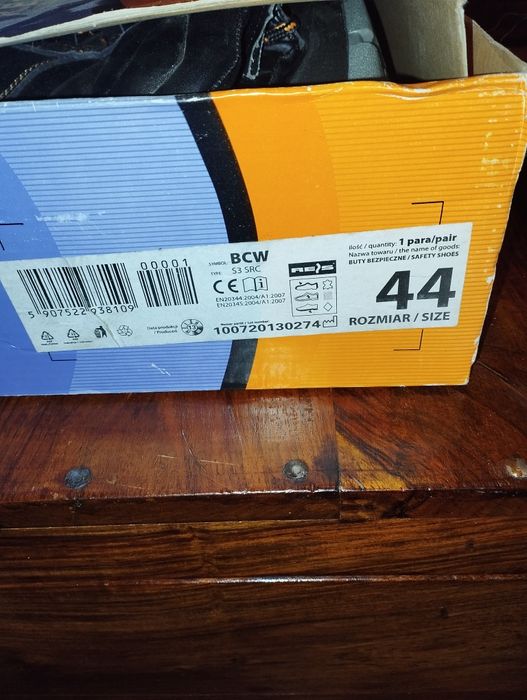 Buty robocze,nowe, zimowe, ocieplenie. Rozmiar 44