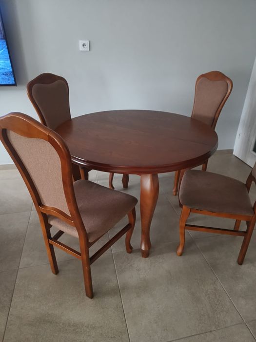 Stół drewniany rozkładany z 4 krzesłami