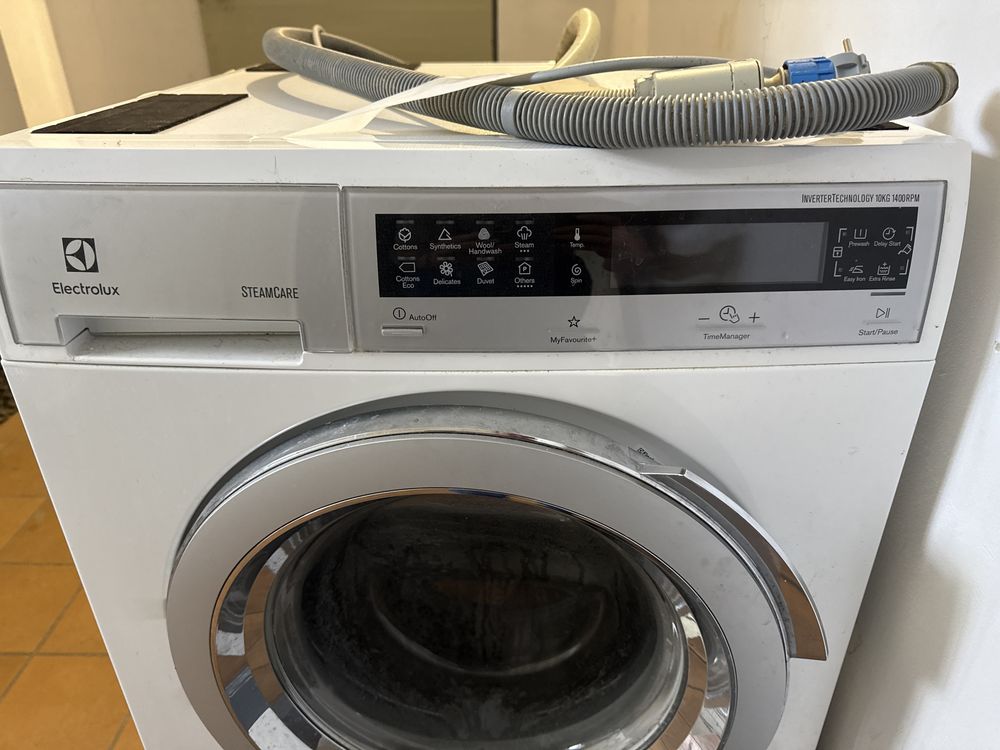 Продам пральну машину electrolux ewf1308wdl2 під ремонт або запчастини