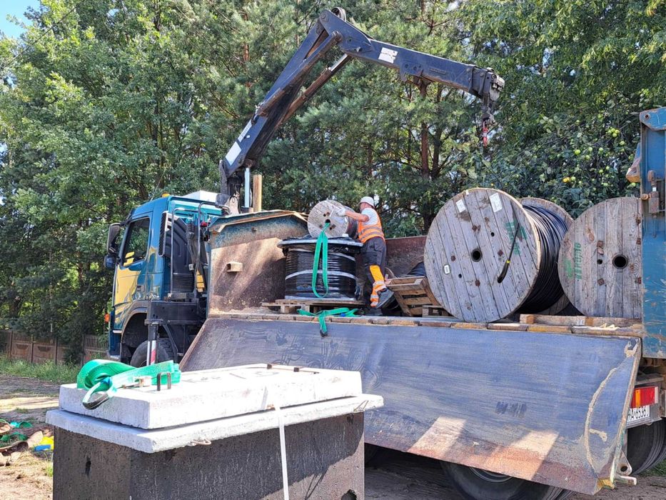 Usługi dzwigowe HDS + łyżka chwytakowa  Wywrotka 6x6 Transport