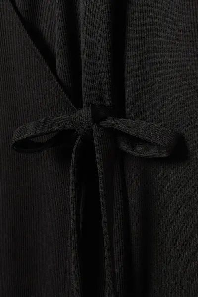 H&M M długa czarna kopertowa sukienka midi w prążki z paskiem