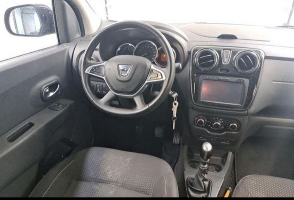 Vendo dacia 2018 inteira