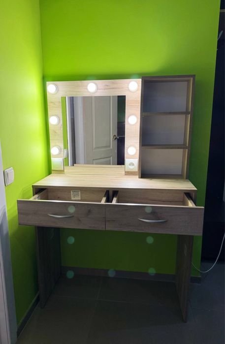 Туалетний столик з підсвіткою косметичний стіл дзеркало для макіяжу