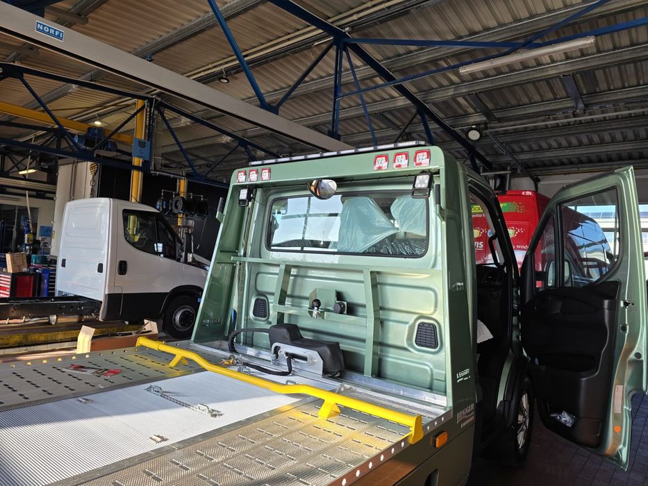 Wynajem lawety zestaw na 3 auta Iveco Daily 2025 AUTOMAT