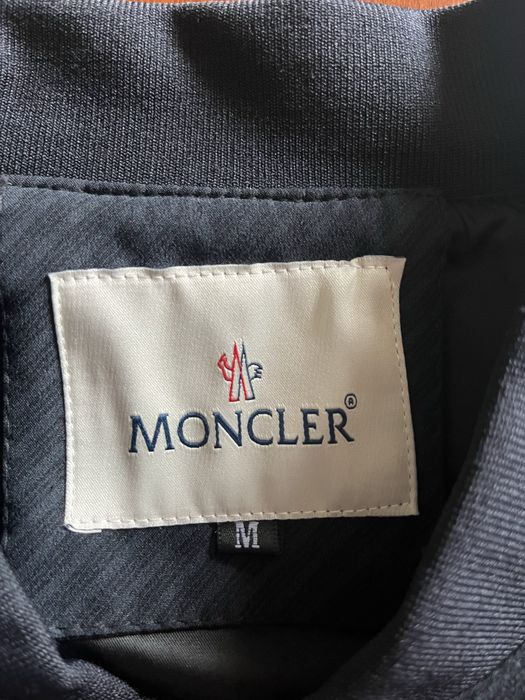Casaco Moncler novo