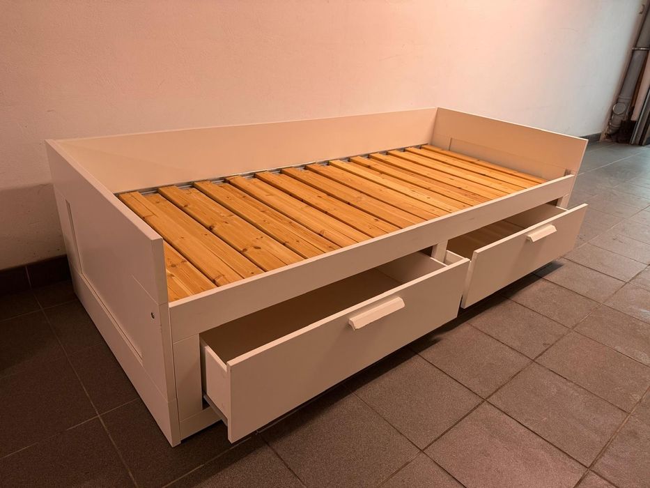 Zestaw mebli regał, biurko, krzesło, łóżko, szafki