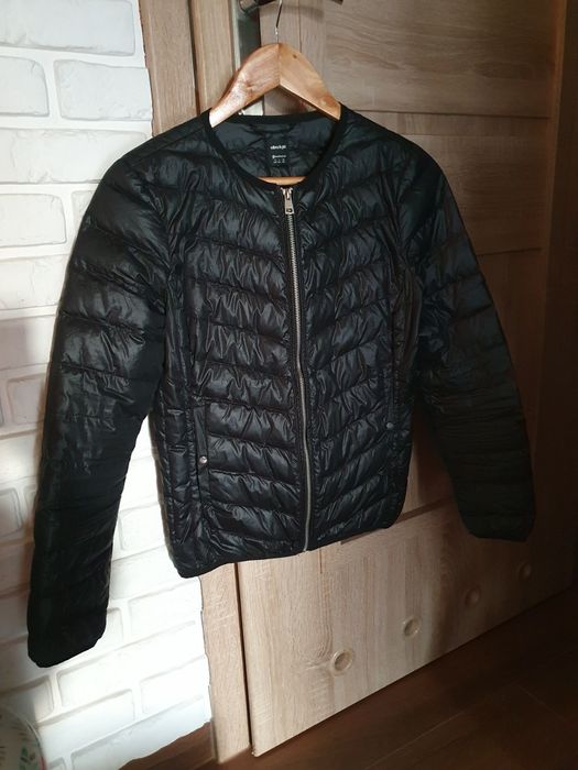 Kurtka pikowana damska Stradivarius Ultra Light puchowa Czarna r. S