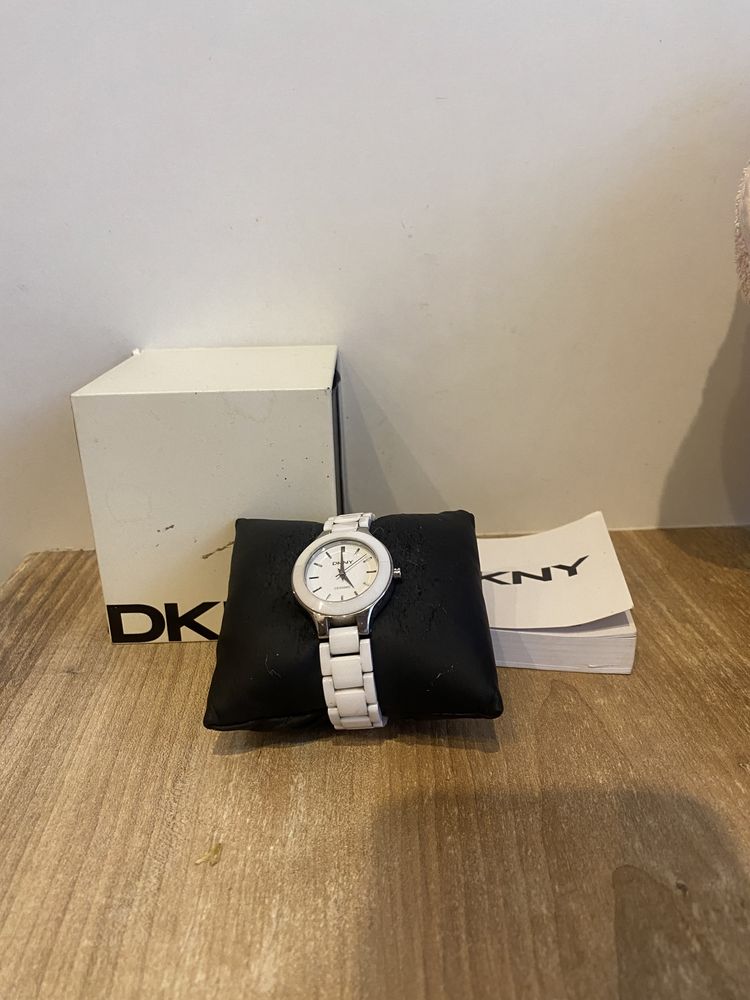 Часы DKNY женские