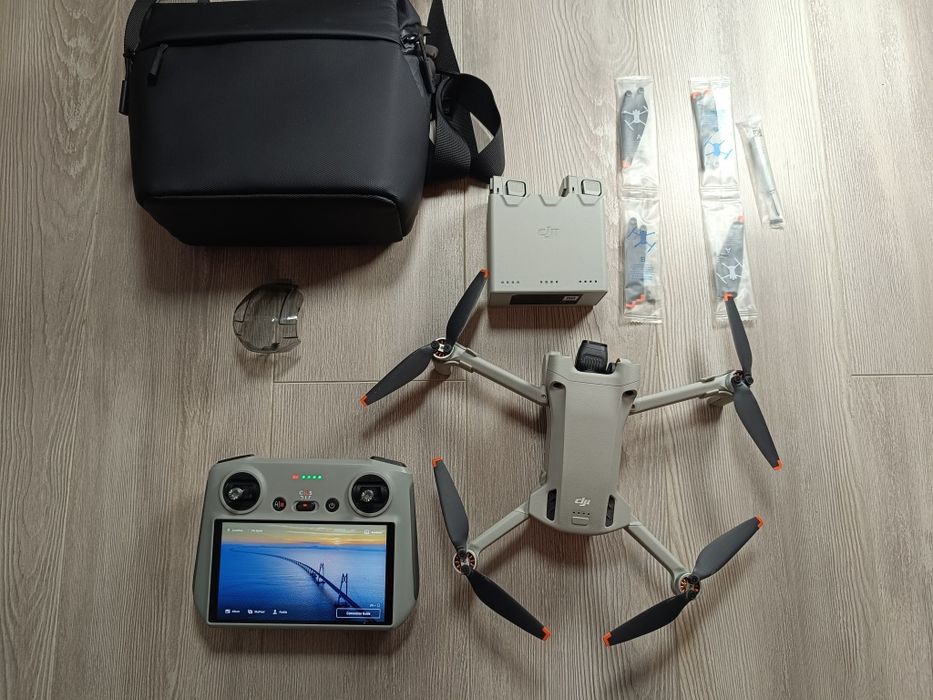 Dron DJI Mini 3 PRO FMC 3 baterie +hub jak nowy z kontrolerem RC  249g