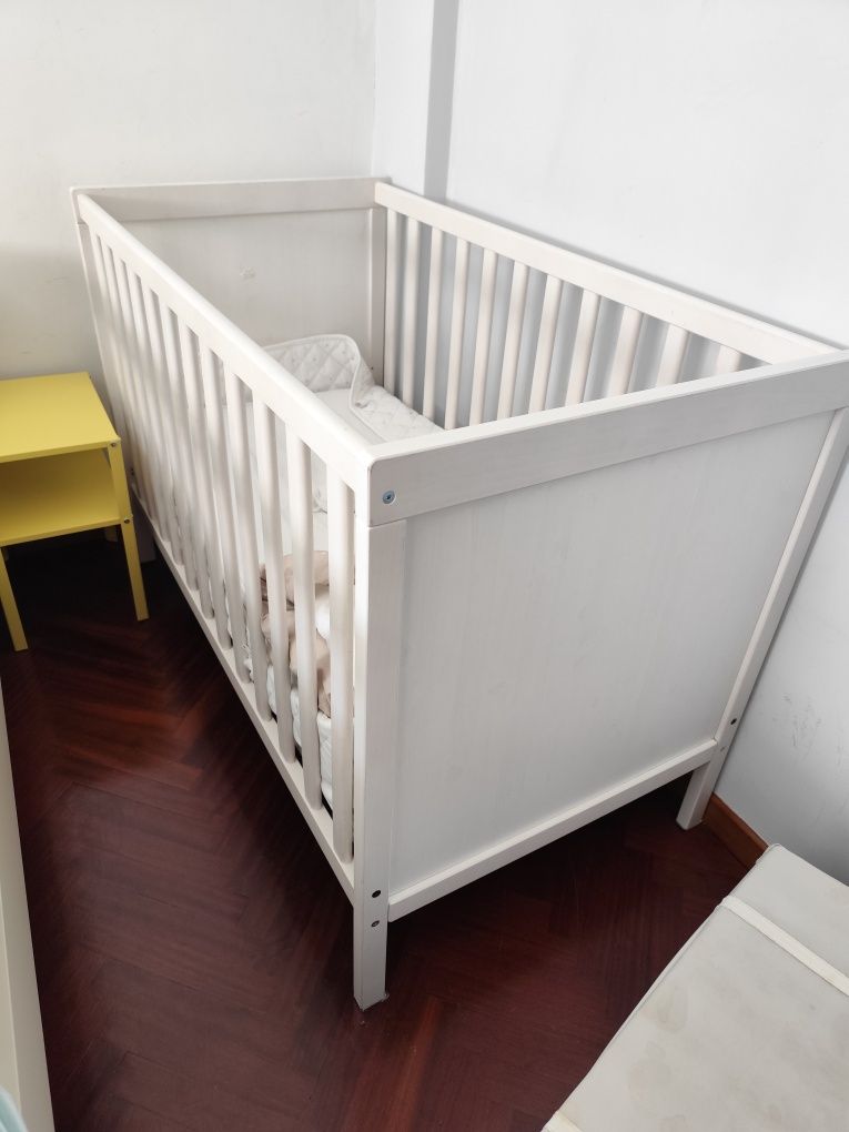 Berço IKEA com colchão