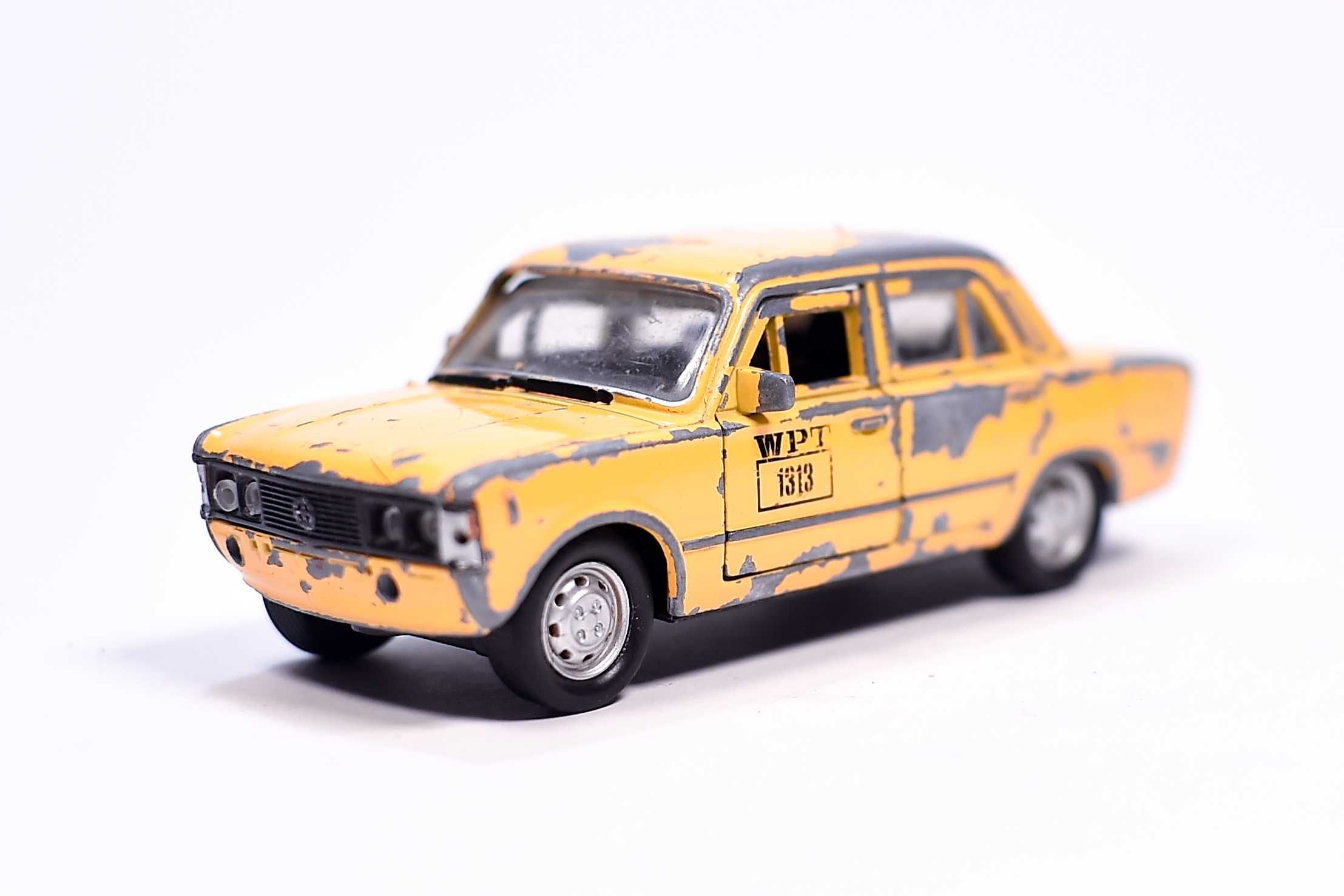 Samochodzik # FIAT 125p Welly TAXI 1:43 WPT1313 Legendy PRL