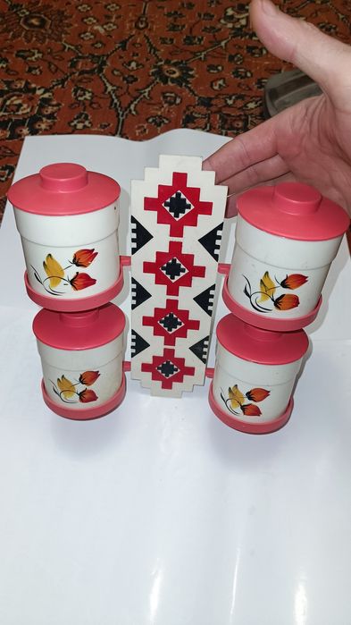 полка для специй, винтаж, полка, баночки для сыпучих