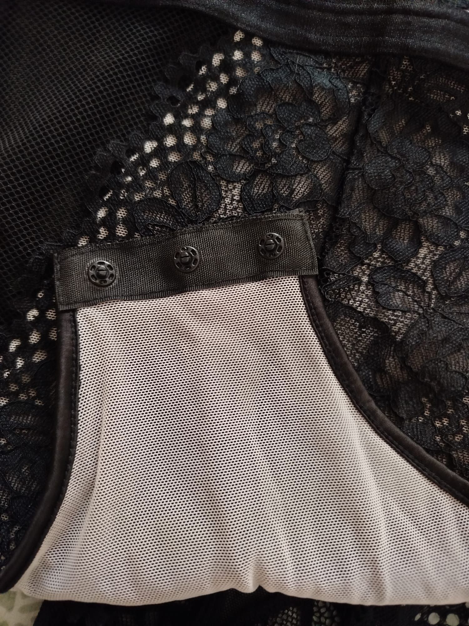 Lingerie preta com transparência