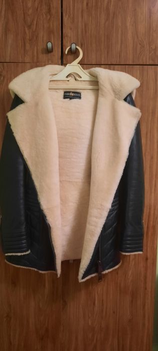 Тёплая мягкая стильная  кожаная дубленка на натуральном меху ,размер S