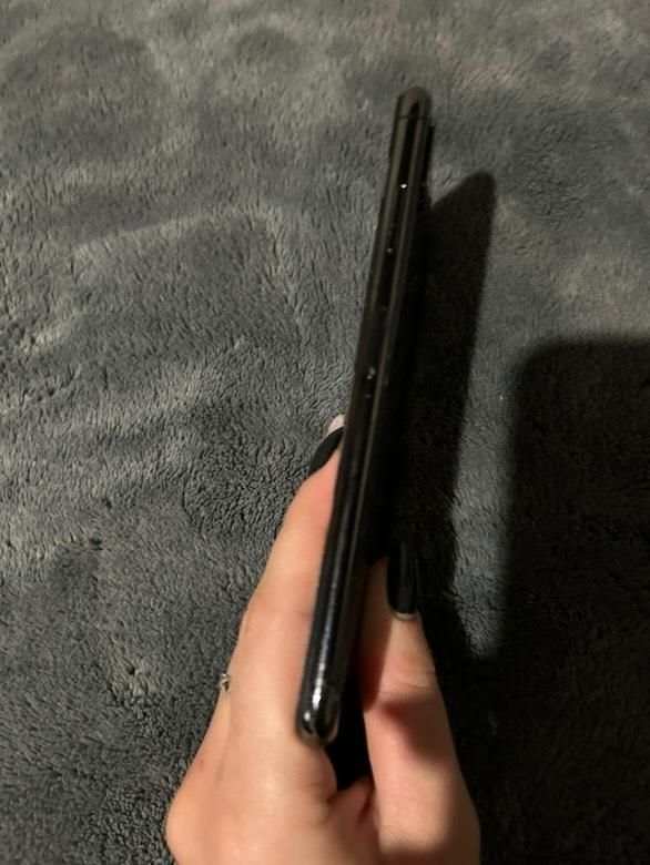 Продам Iphone xs max