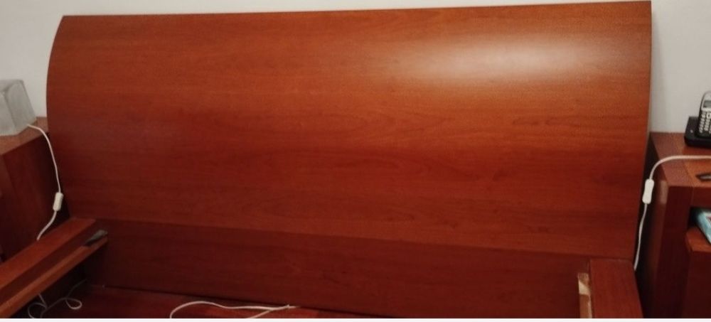 Cama de casal em cerejeira