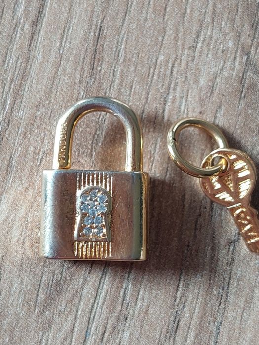 Charms, przywieszka Kłódka I kluczyk.  Pandora. Pandora. Apart