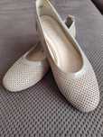 Beżowe buty, eleganckie, niski obcas r. 41