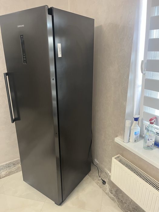 Холодильник Samsung