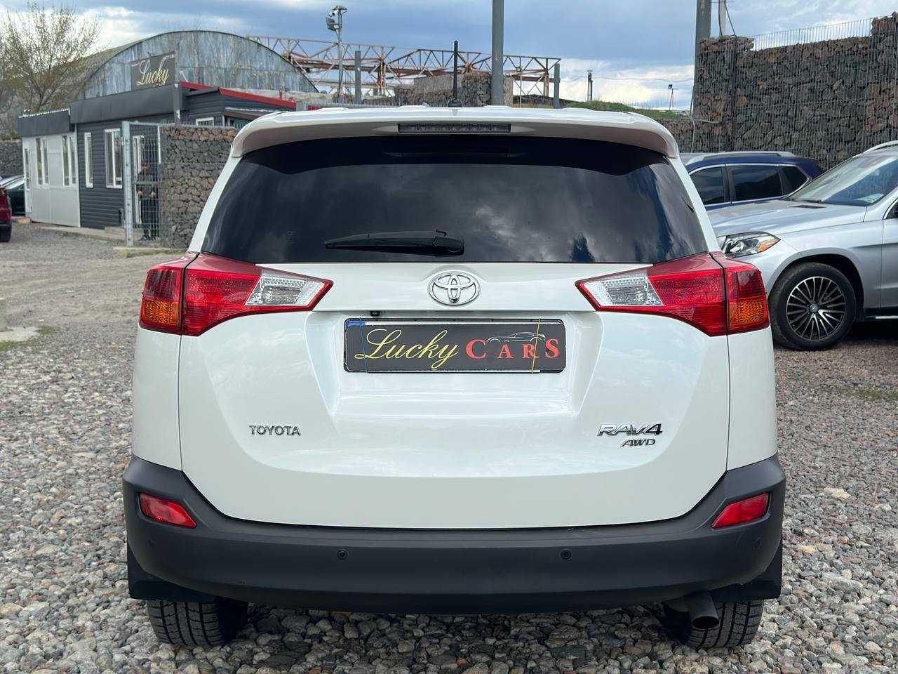 Авто Toyota RAV4 2014