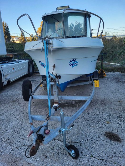 Embarcação Dell Quay Bom estado 8 lugares com reboque