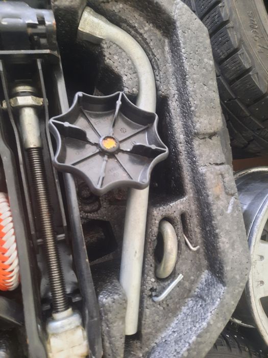 Органайзер запасного колеса skoda seat vw audi r15 5j70112115a
