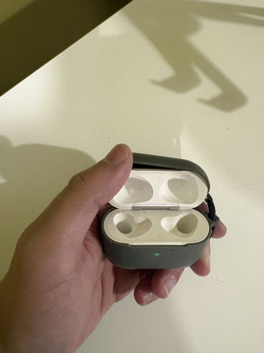 Apple AirPods 3, футляр
