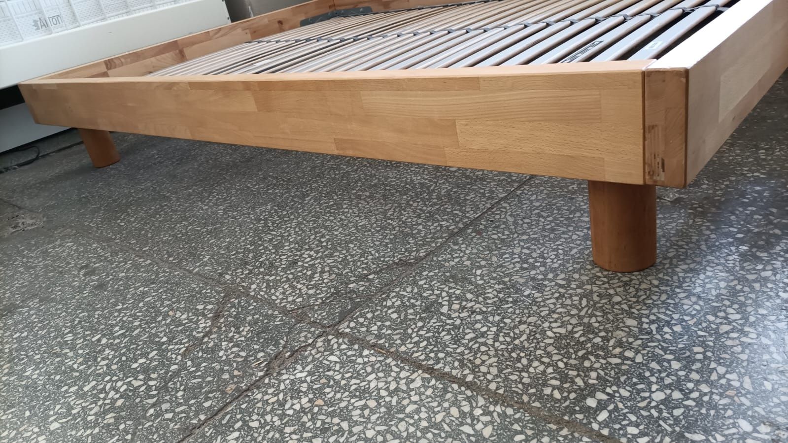Ładne mocne łóżko drewniane bukowe 140x200 stan super stelaż w całości