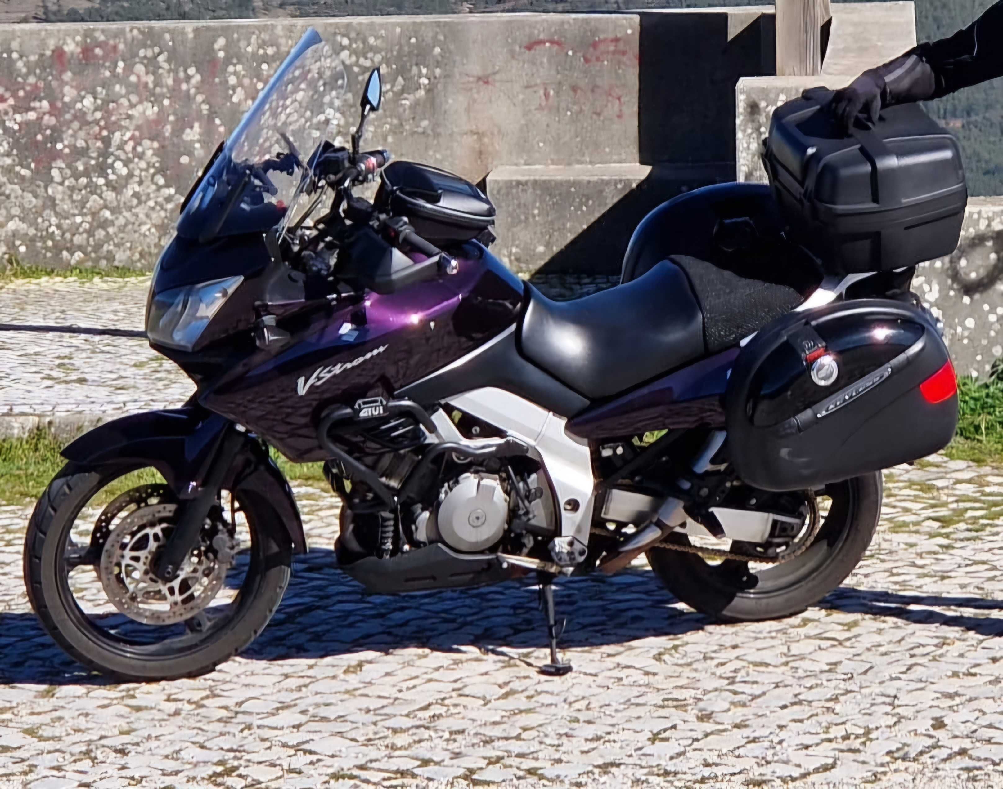 Suzuki v-strom DL 1000 ano 2004